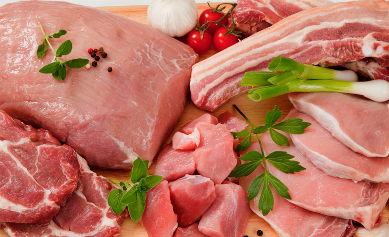 Deși pe piață nu există deficit de carne de porc, Republica Moldova va importa porci inclusiv pentru sacrificare