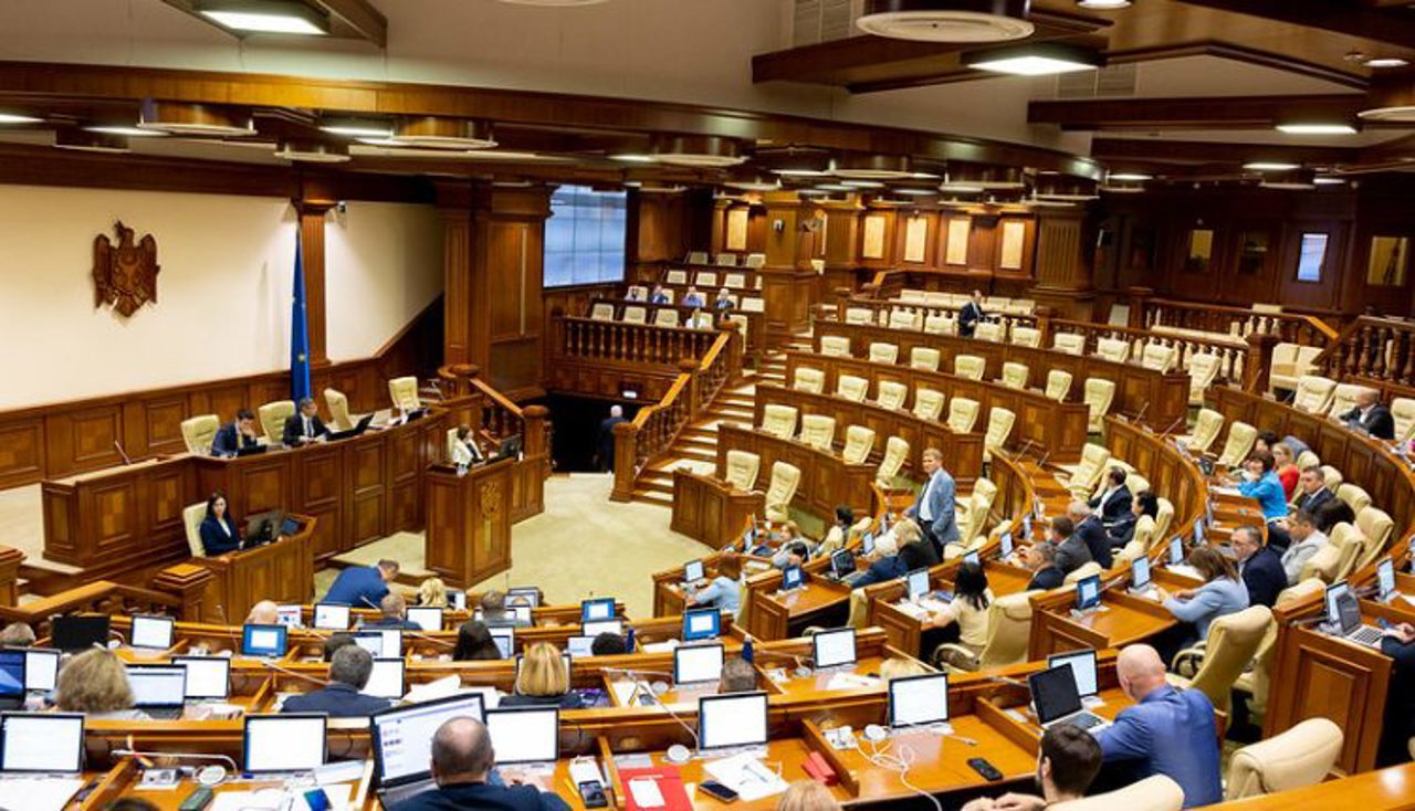 Parlamentul a încuviințat ridicarea imunității parlamentare a deputaților Irina Lozovan și Alexandr Nesterovschi