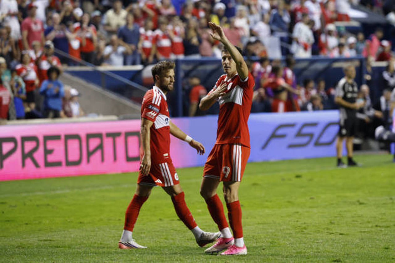Robert Lewandowski marchează pe bandă rulantă pentru Chicago Fire