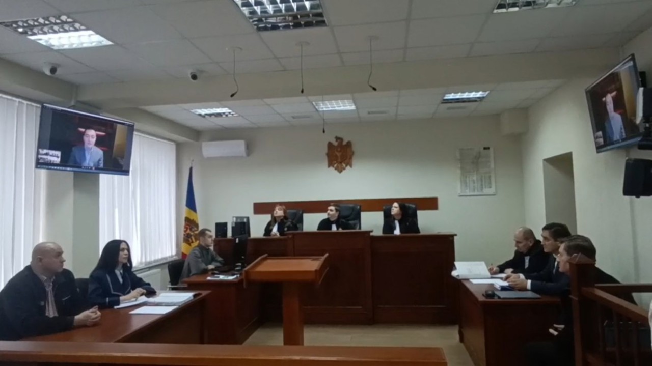 Platon, în apărarea lui Stoianoglo, de la sediul ambasadei R. Moldova la Londra