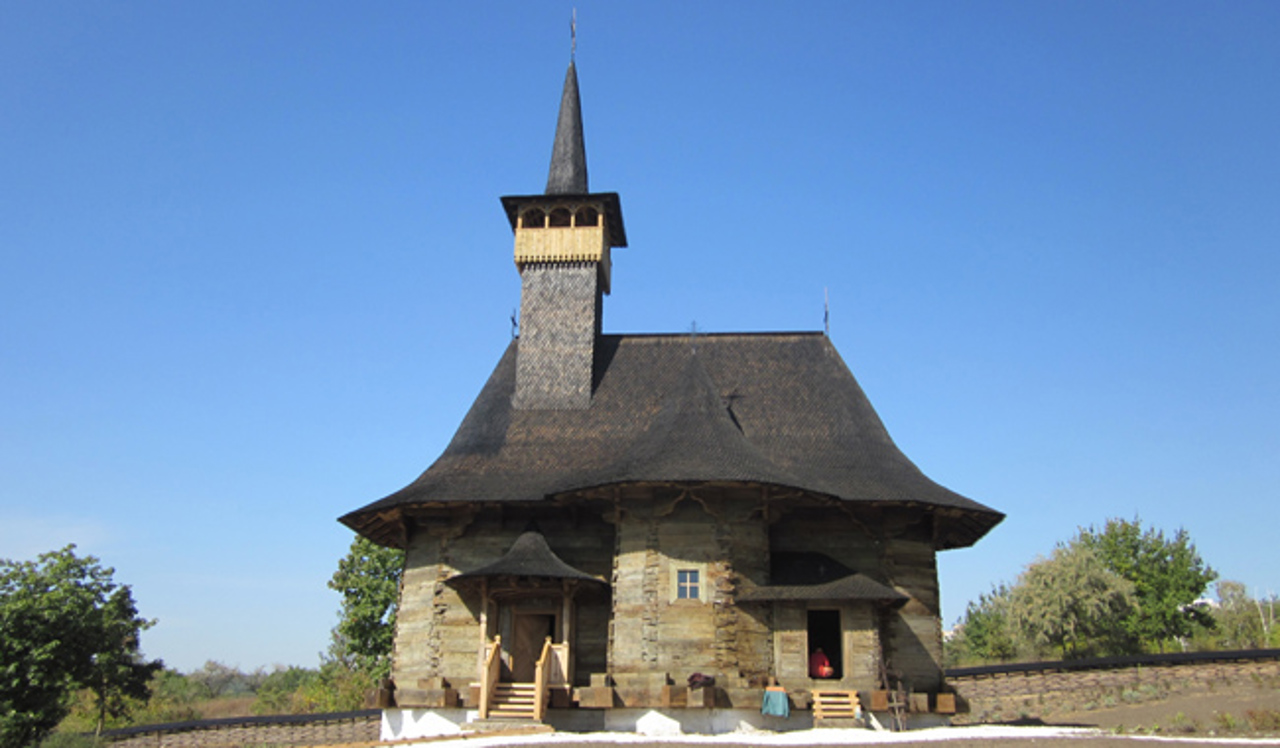Biserica de lemn de la Muzeul Satului atrage numeroși vizitatori în perioada sărbătorilor pascale