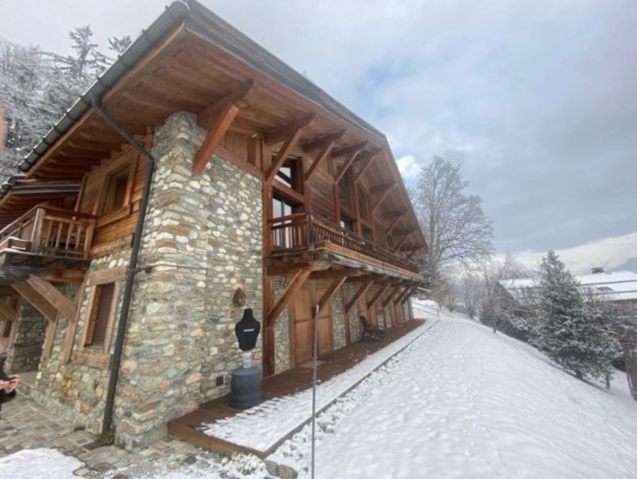 Во Франции обыскали виллу и шале по делу о банковском мошенничестве