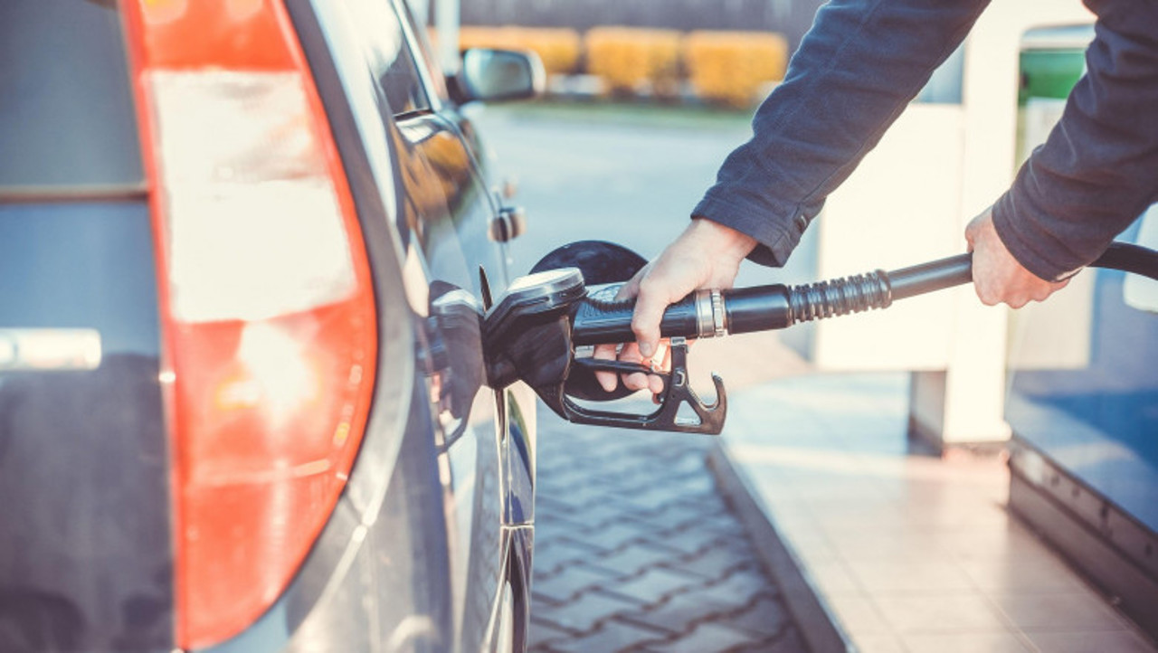 Prețurile la benzină și motorină continuă să scadă 