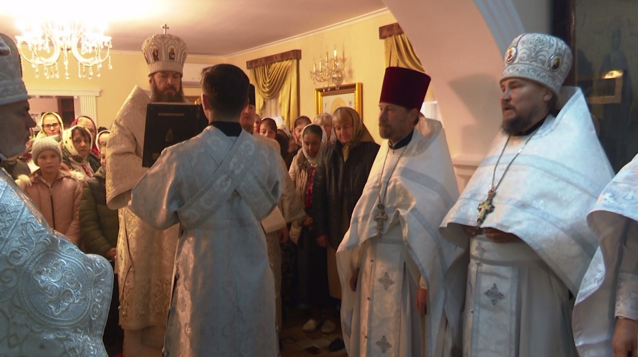 Moment special pentru locuitorii din Teșcureni. Biserica din sat, cu o vechime de 240 de ani, a fost sfințită