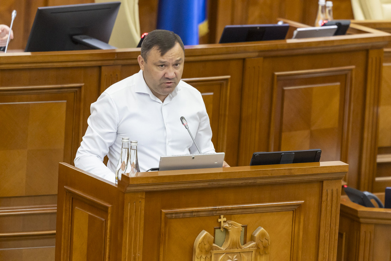 Parlamentul votează o nouă lege privind arbitrajul comercial, bazată pe standardele UNCITRAL