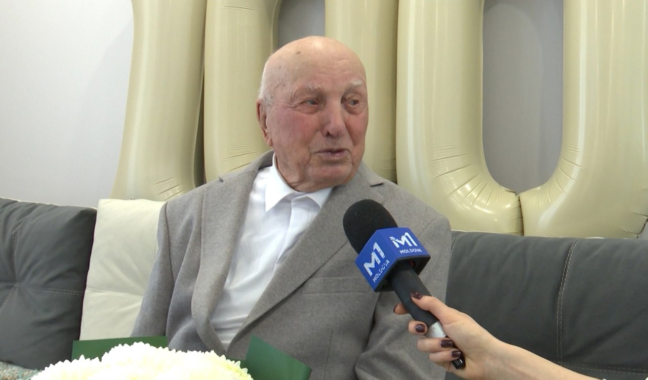 Patru copii, zece nepoți și 19 strănepoți, averea unui locuitor din Costești la o sută de ani: „A fost și bine, și rău”