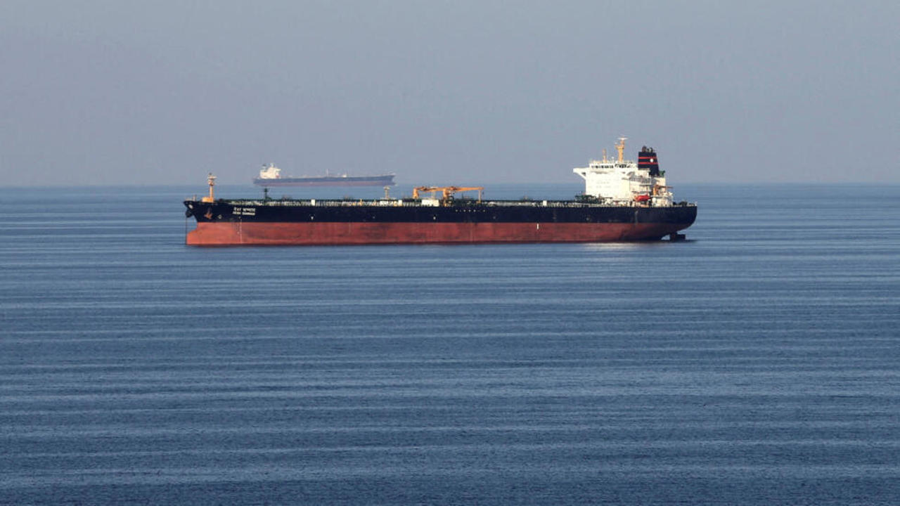 Iranul amenință să închidă Strâmtoarea Ormuz: Prețul petrolului ar putea exploda