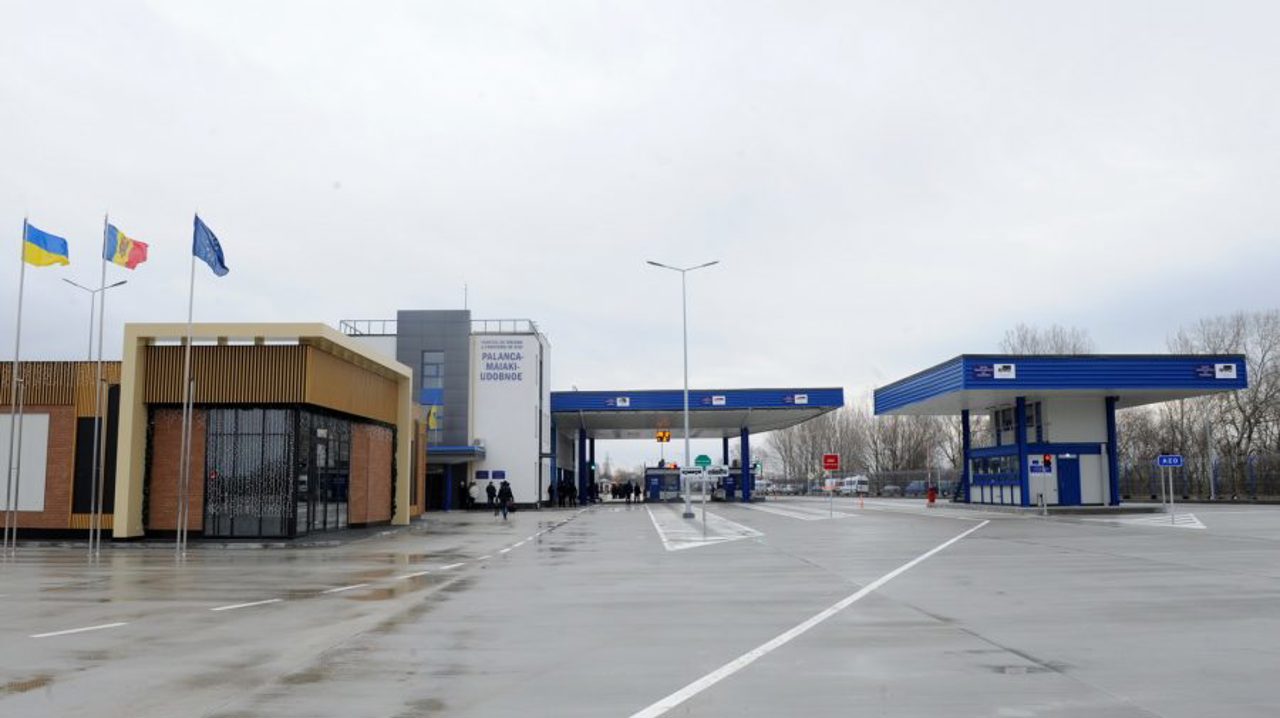 Punctele de trecere a frontierei moldo-ucrainene și-au reluat activitatea