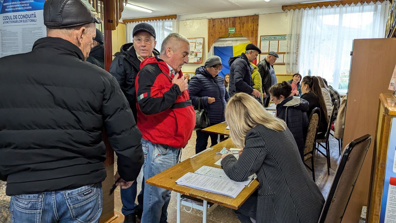 Women lead voter turnout in Moldovan elections