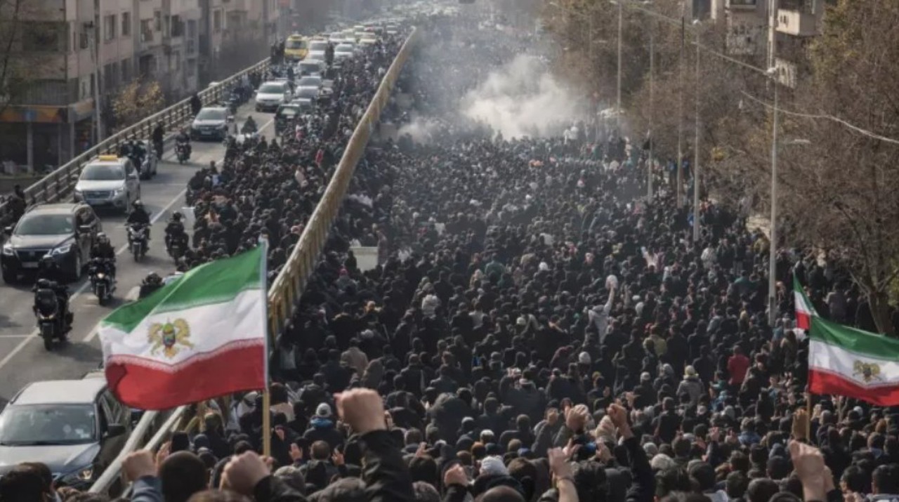 Массовые протесты в Иране из-за обвала экономики и резкого роста цен: есть погибшие