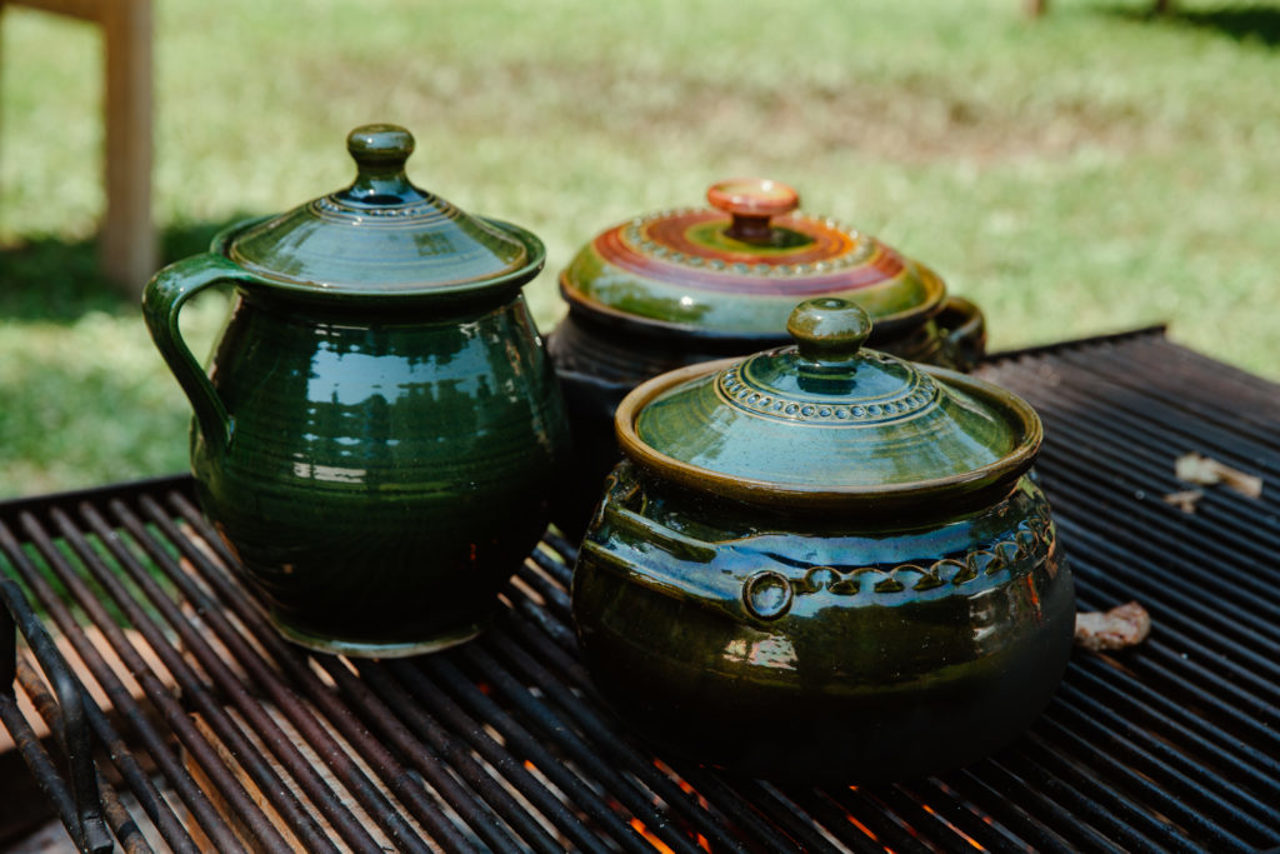 Vasele tradiționale, mai sigure pentru gătit decât formele moderne din silicon, avertizează specialiștii