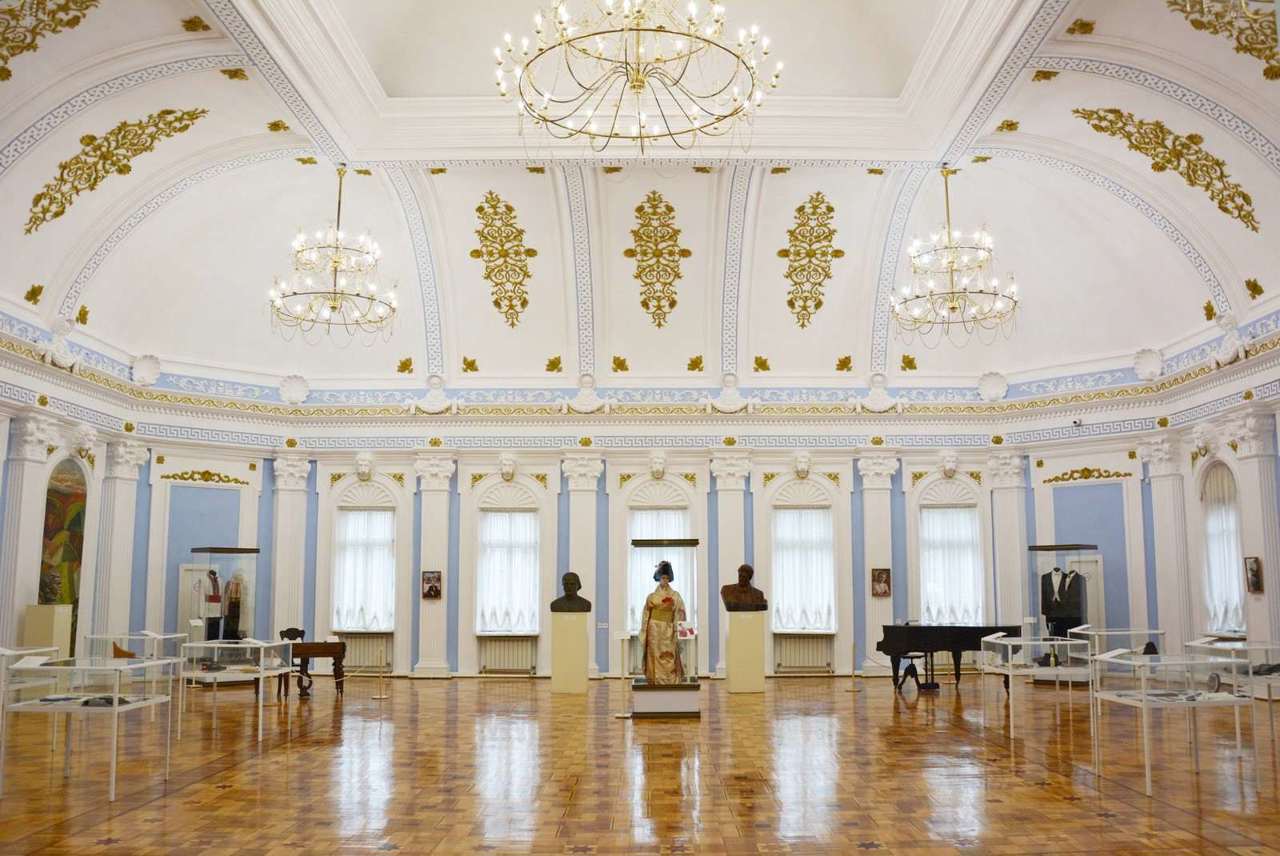 Spectacole, conferințe și excursii gratuite pentru elevi, în cadrul Decadei Memoriei și Recunoștinței