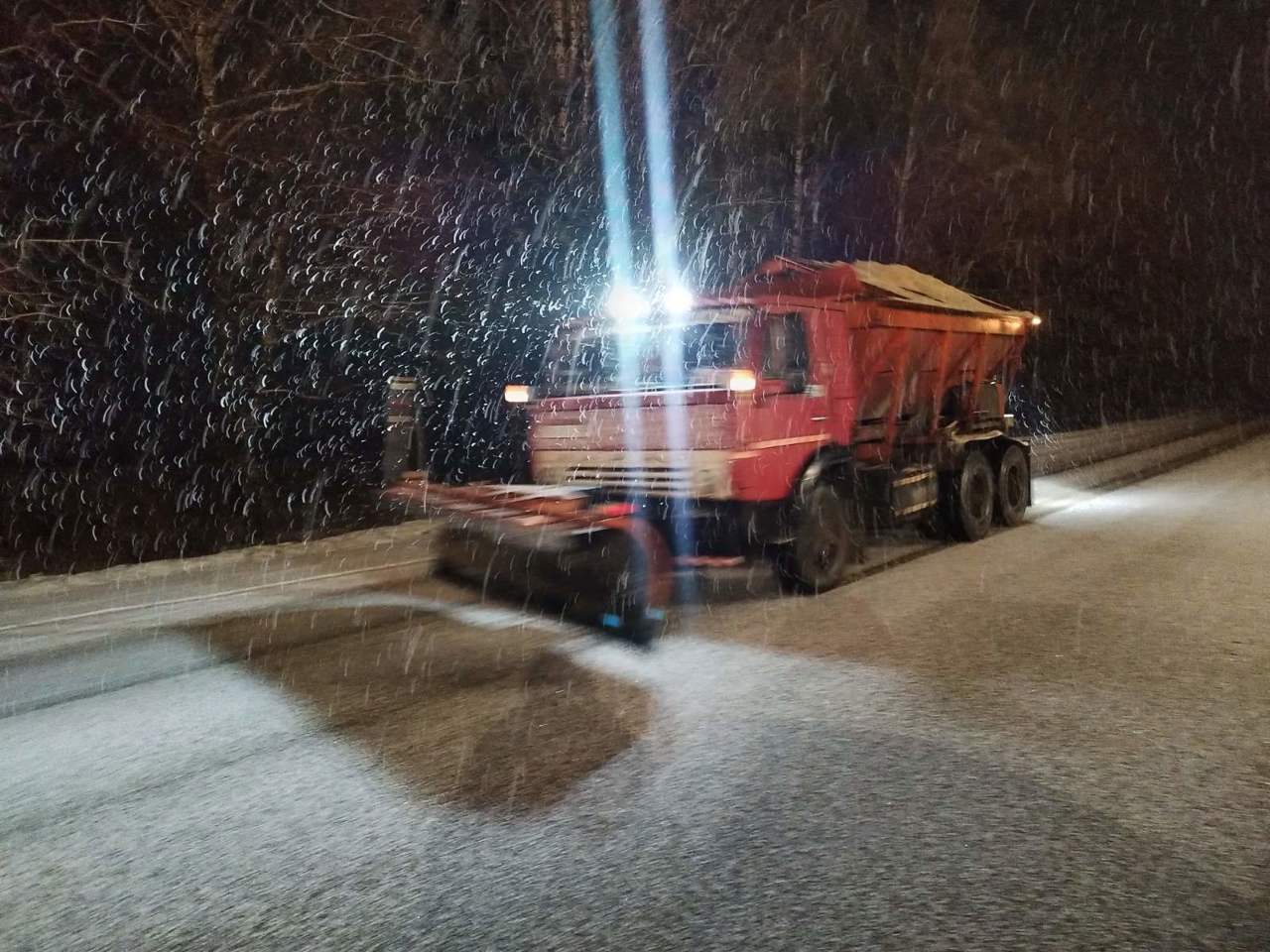 Condițiile meteo de iarnă mențin riscuri în trafic. Situația este monitorizată la nivel național