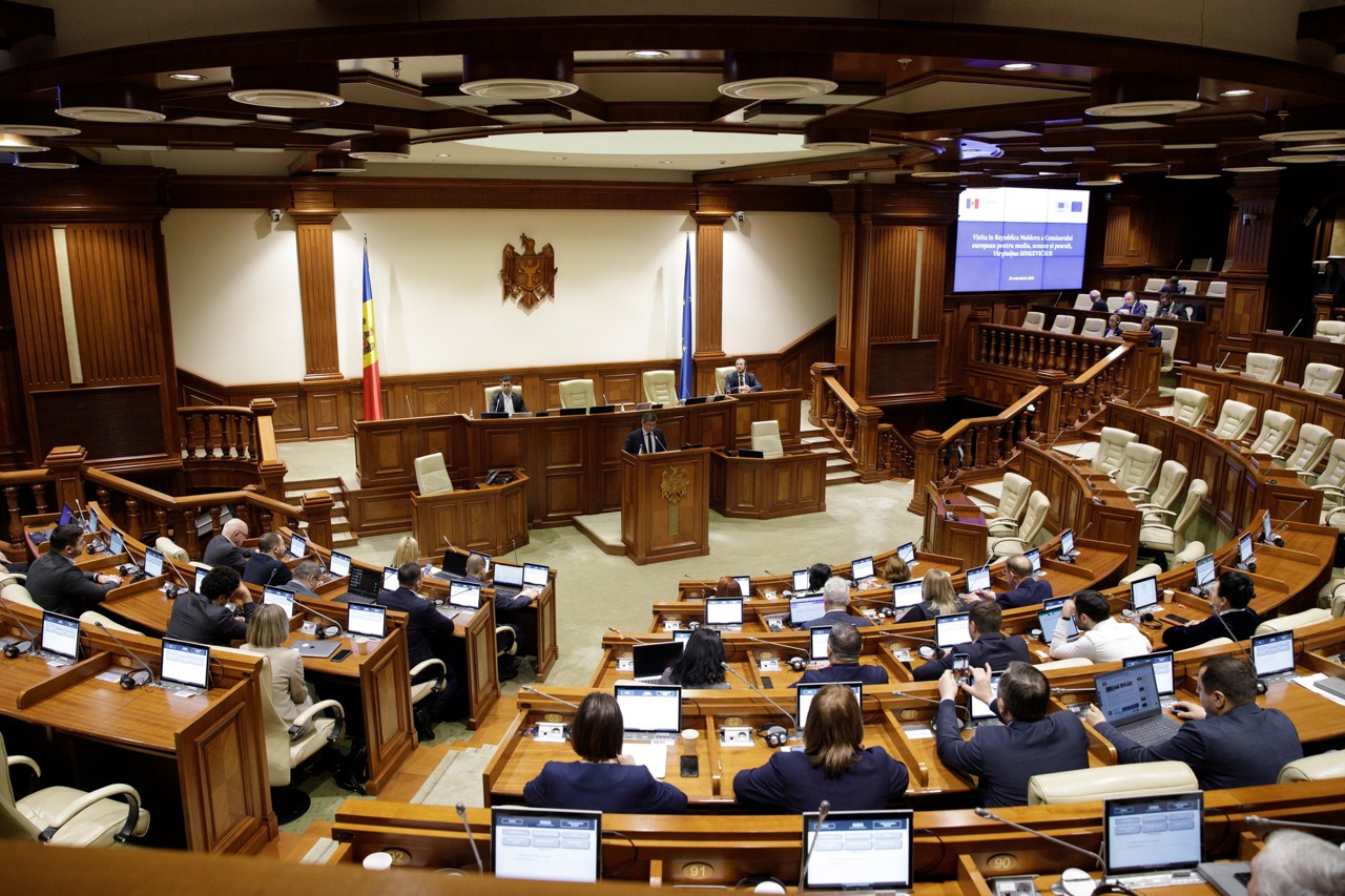 Imagine-simbol/parlament.md