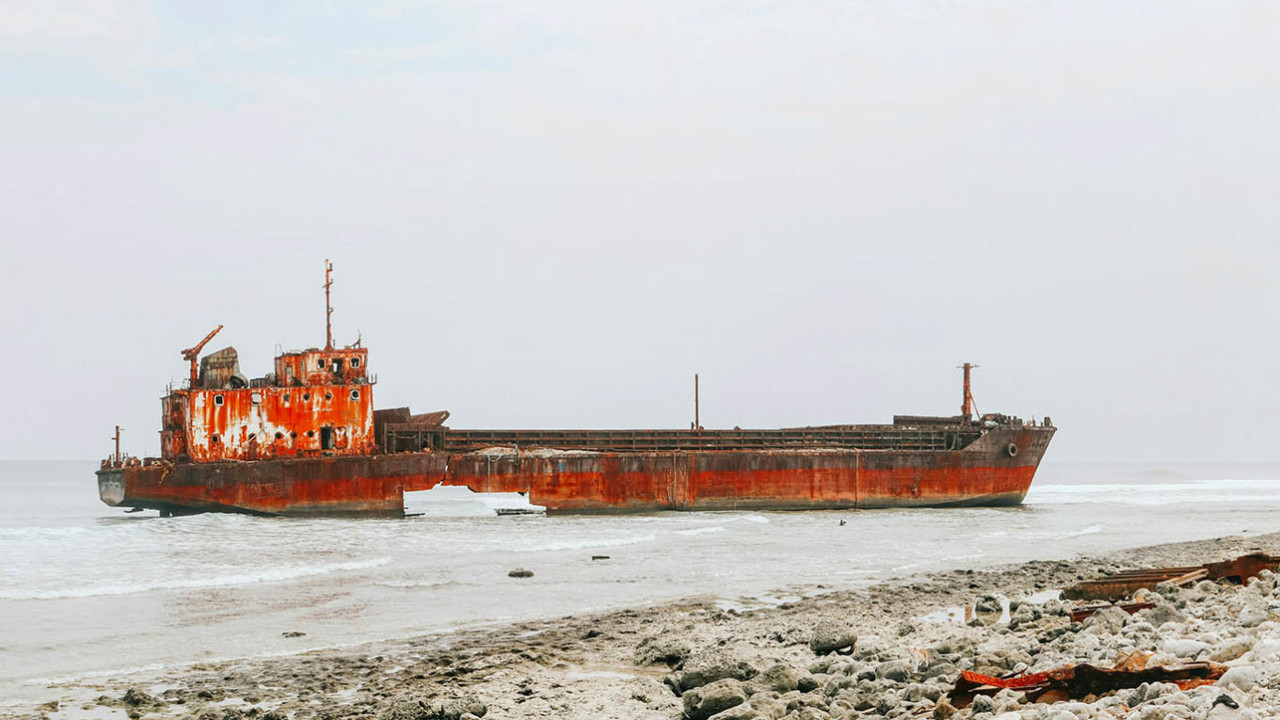 Shadow fleet tankers too old to sail, need scrapping