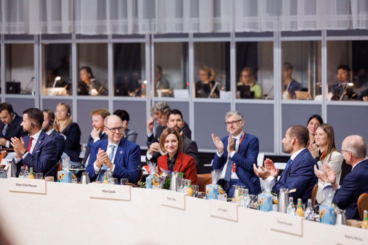 RETROSPECTIVA // R. Moldova ar putea adera la UE în 2028, după ce și-a ales o majoritate proeuropeană: Rezultatele alegerilor, aplaudate în Occident