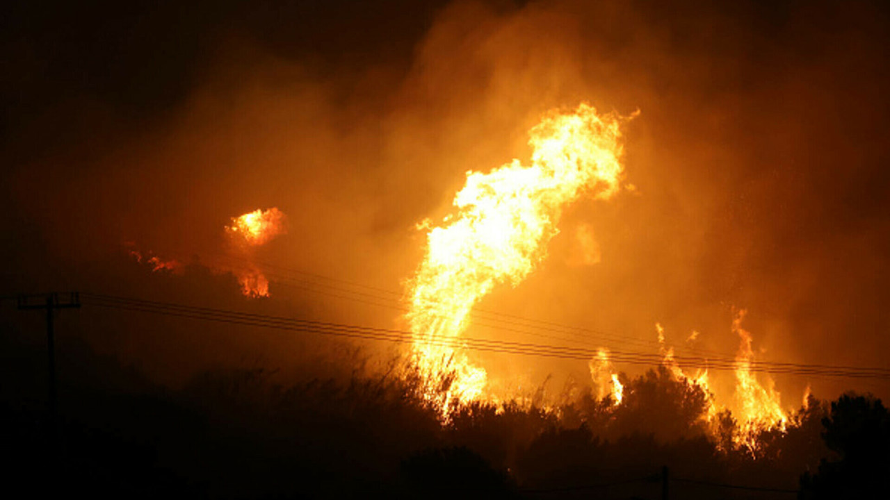 Incendii puternice în Grecia: Localitatea Kato Achaia, evacuată