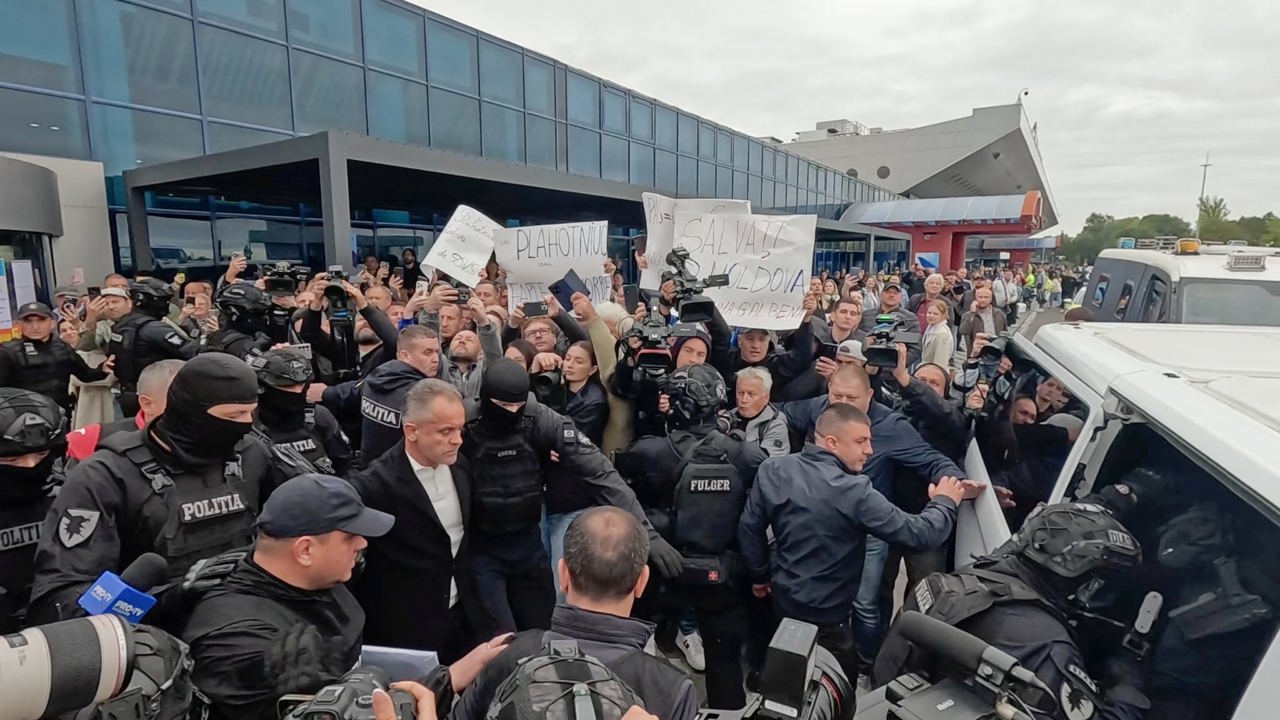 Mandatele de arest pe numele lui Plahotniuc, prezentate de magistrați în lipsă. Inculpatul a invocat motive de sănătate