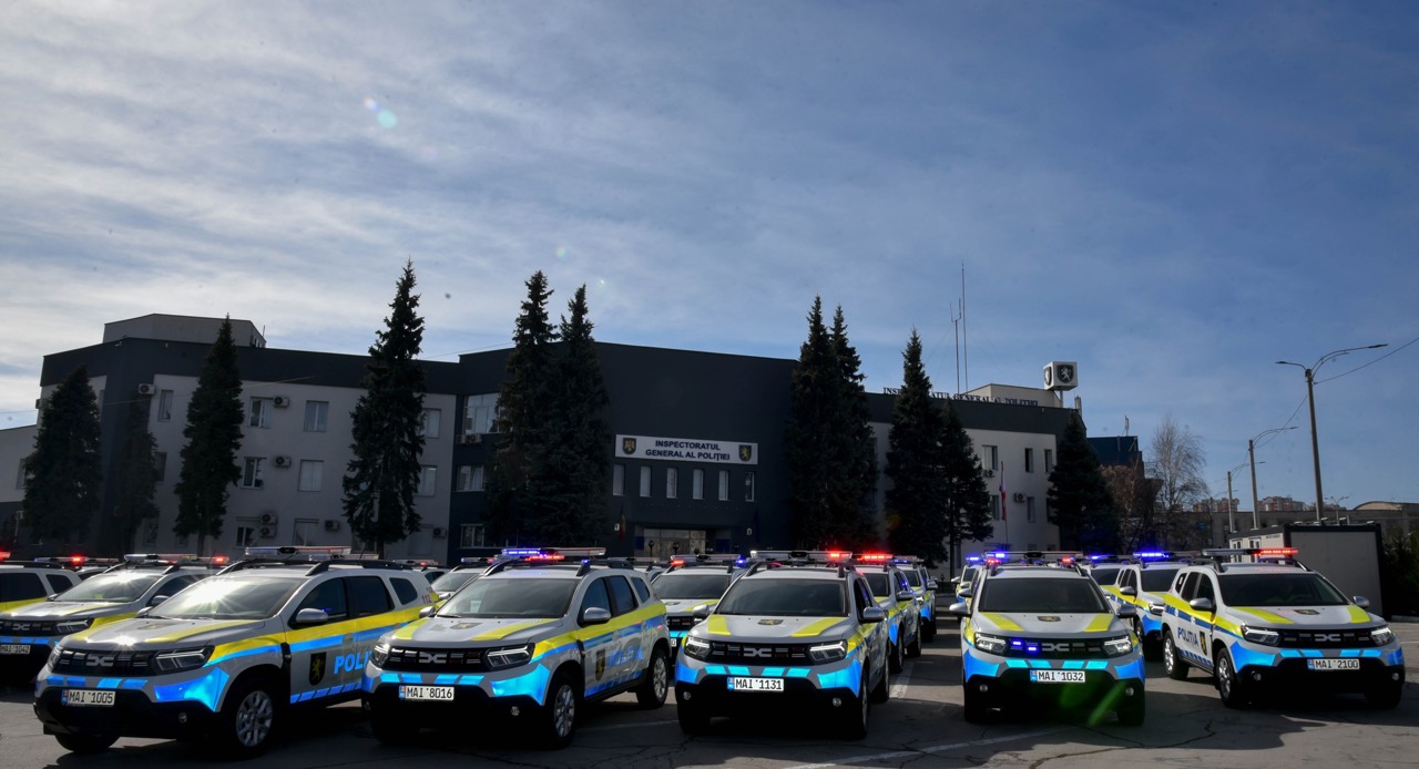 Poliția Națională a fost dotată cu 90 de automobile noi, oferite de Germania și România