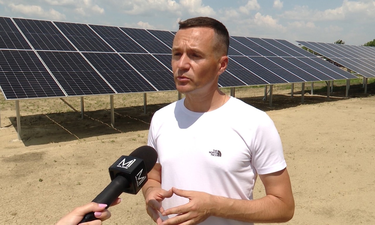 Un antreprenor din R. Moldova și-a instalat panouri fotovoltaice ca să nu scumpească plăcintele 