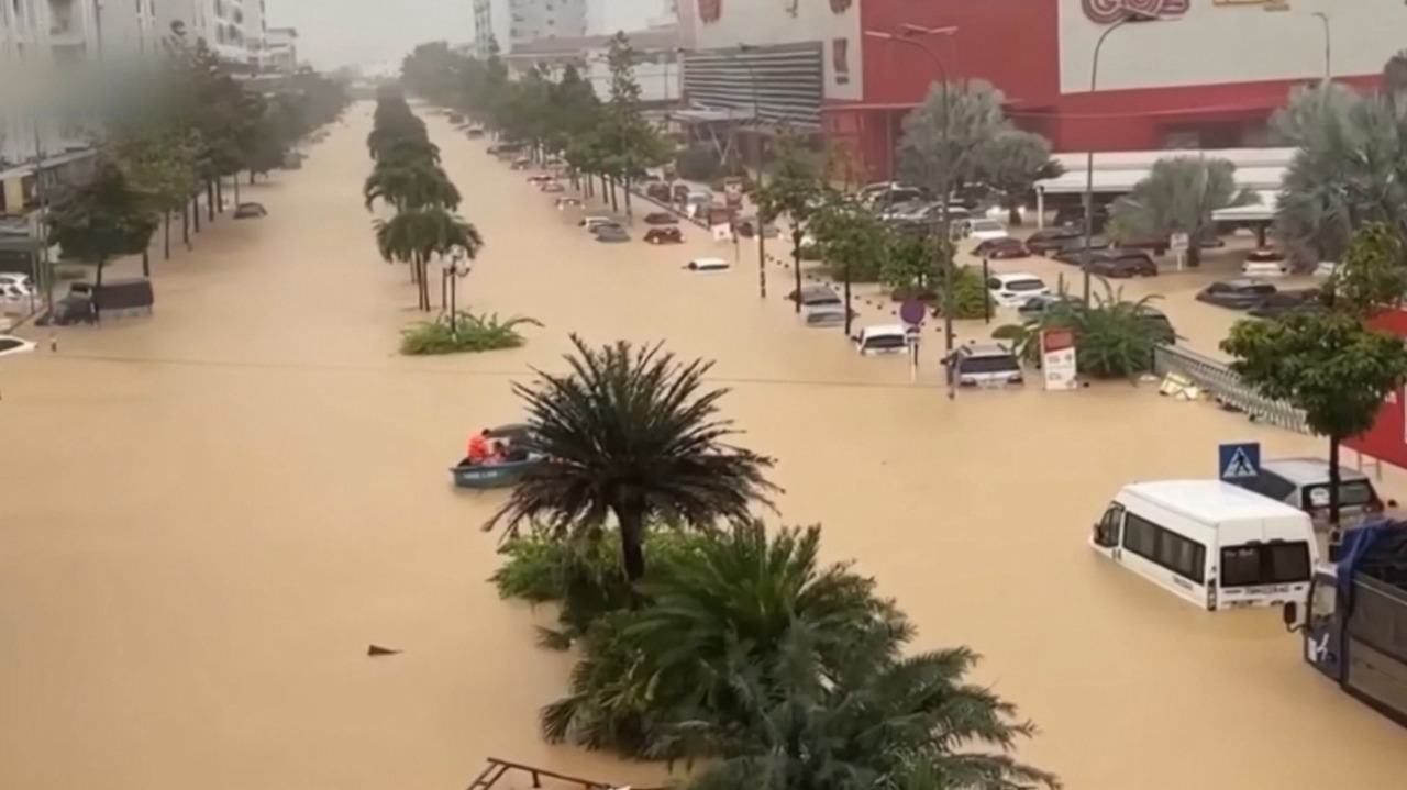 Vietnamul sub ape: cel puțin 41 de morți și mii de evacuați după inundații devastatoare