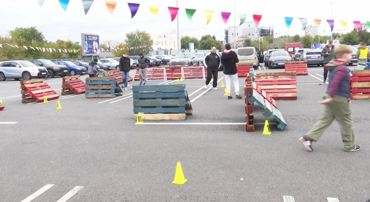 Prima ediție a festivalului de jocuri intelectuale. Participanți: „Ne jucăm și ne dezvoltăm”