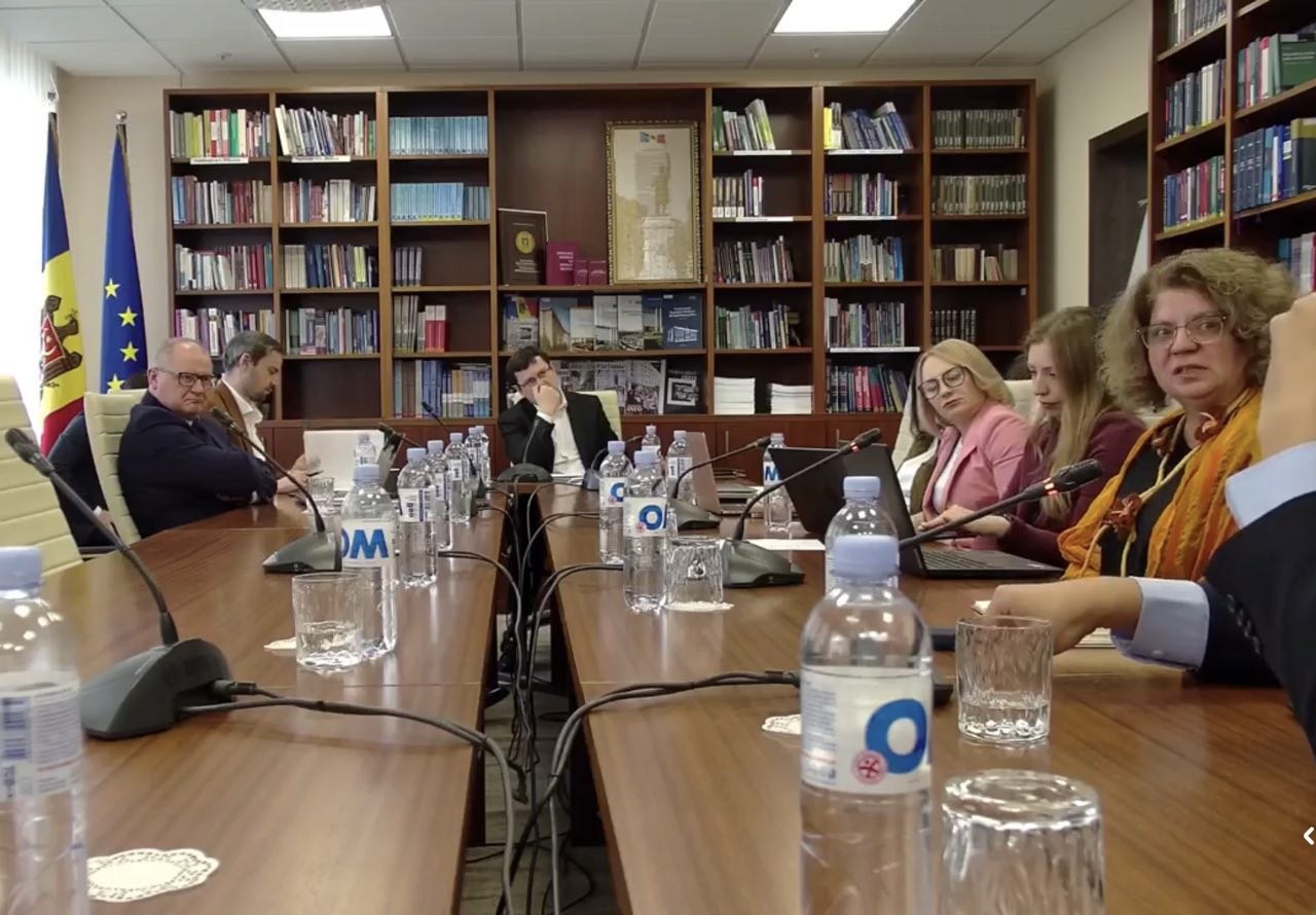Mass-media va fi reglementată de o lege nouă: Guvernarea invocă alinierea la UE, iar opoziția contestă mai multe prevederi 