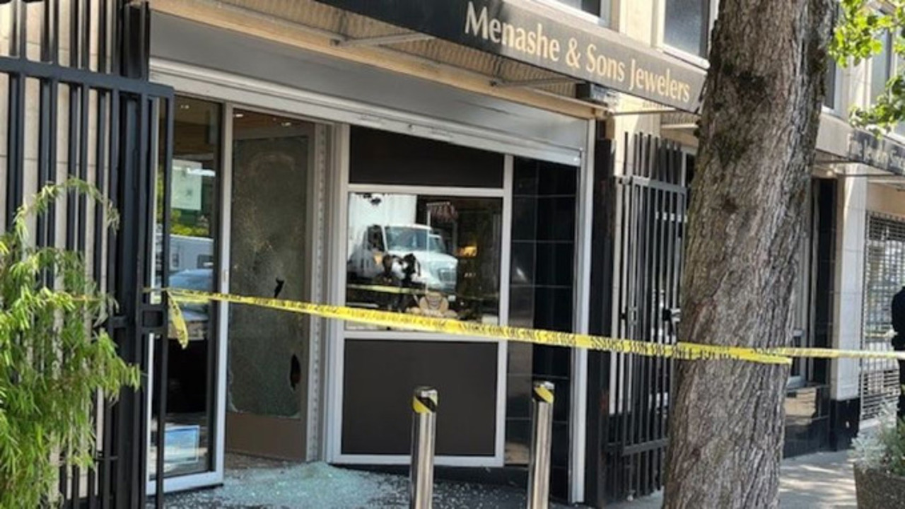 Seattle smash-and-grab: Thieves steal $2m in heist