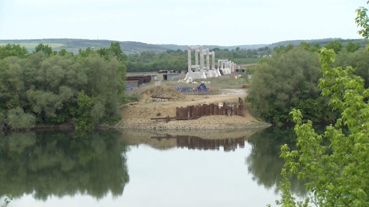 Cosăuți: Localnicii așteaptă să fie reluată construcția podului peste Nistru care va face legătura cu malul ucrainean