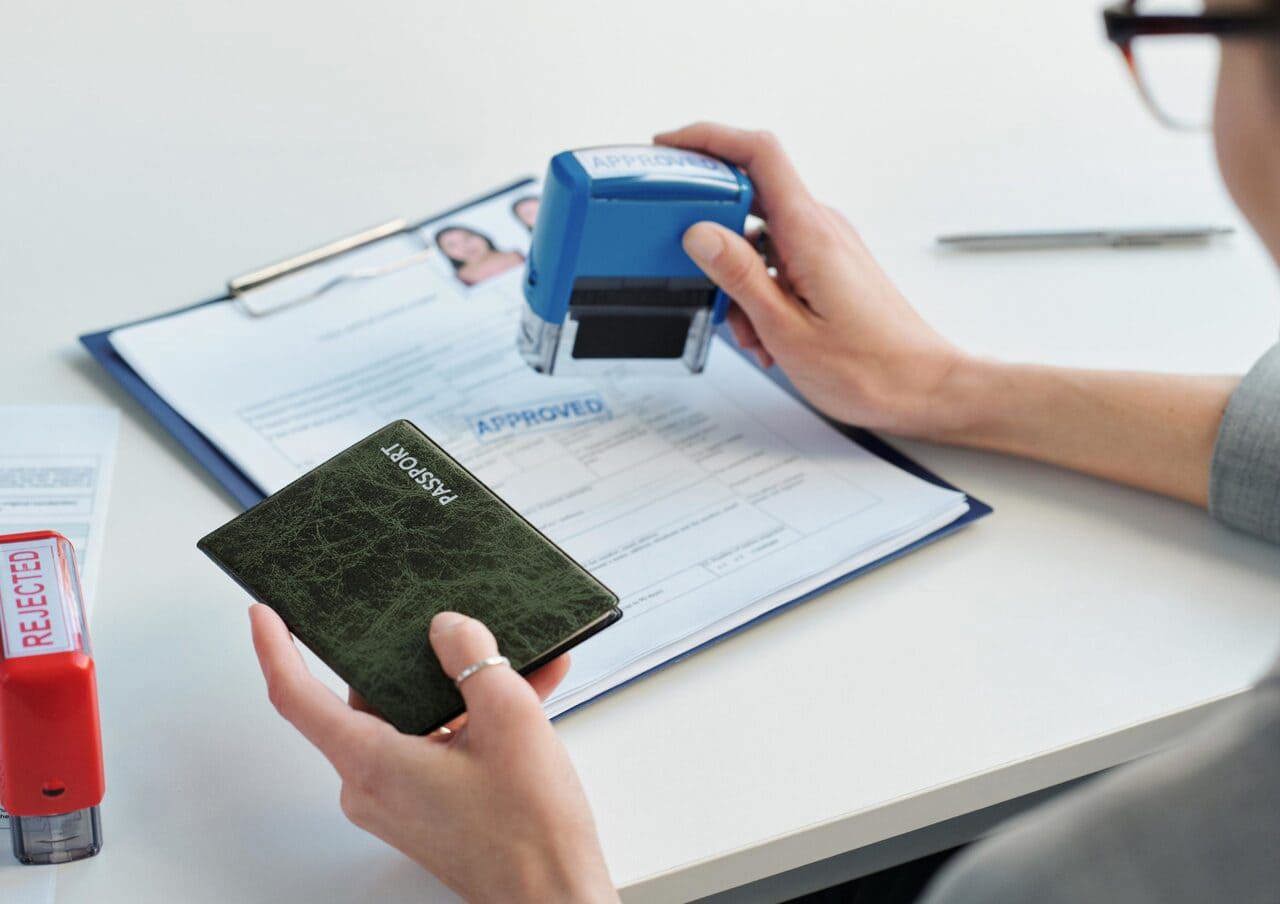 Из-за войны Израиль продлил визы иностранцам, находящимся в стране