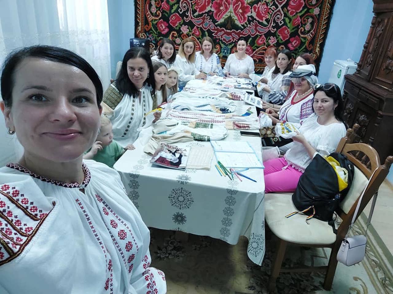 Diana Roșca, Comunitatea „Ciocârlia”: „Cămașa tradițională este cartea noastră de identitate”
