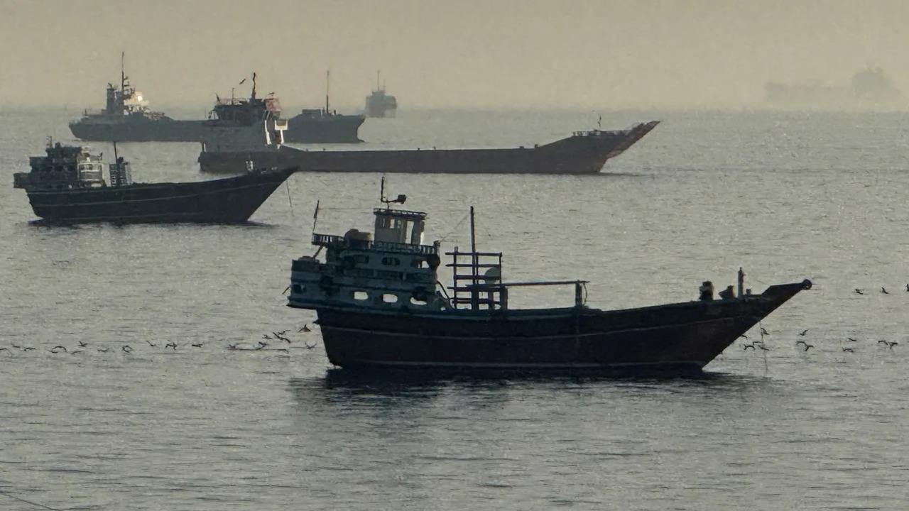 Strâmtoarea Ormuz rămâne închisă. Iranul cere SUA ridicarea blocadei și a embargoului petrolier