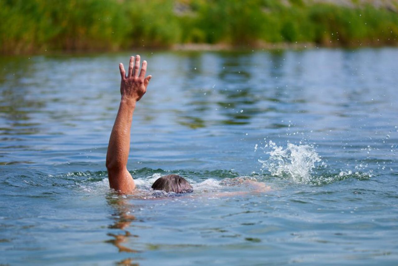 Adolescent din Chișinău, salvat în ultimul moment de la înec
