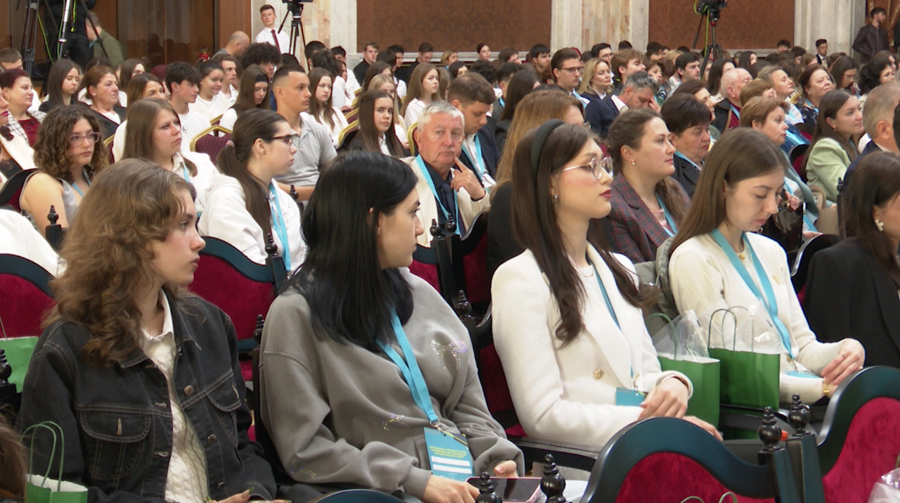 Antreprenori în devenire: mai mulți tineri au primit granturi pentru realizarea unei idei de afaceri