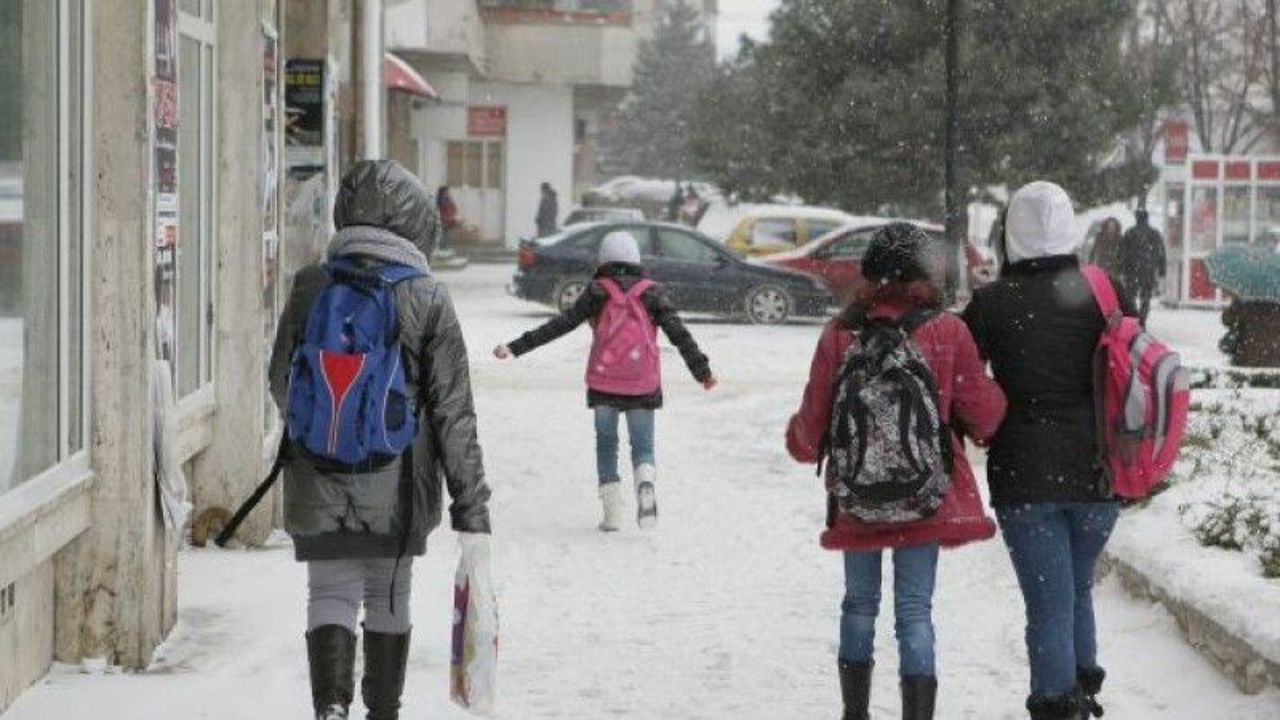 Vacanța de iarnă ar putea fi prelungită până pe 12 ianuarie din cauza vremii nefavorabile