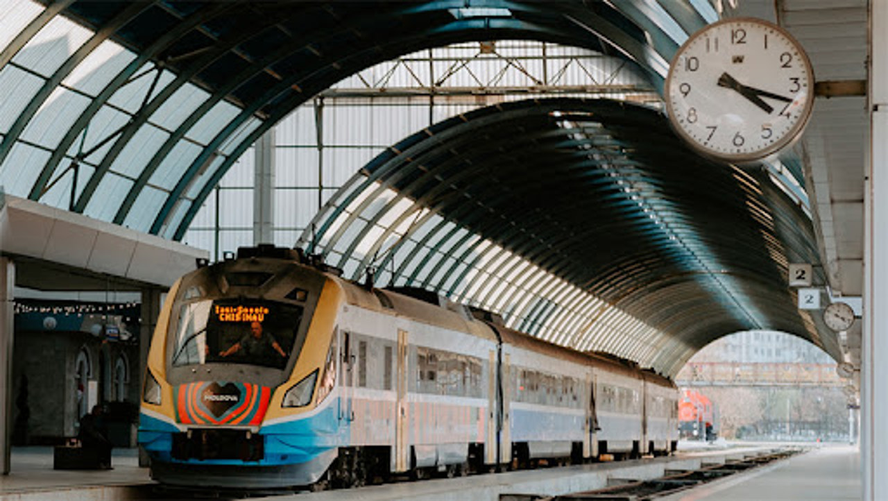 Sute de angajați de la CFM urmează să fie trimiși în concediu forțat