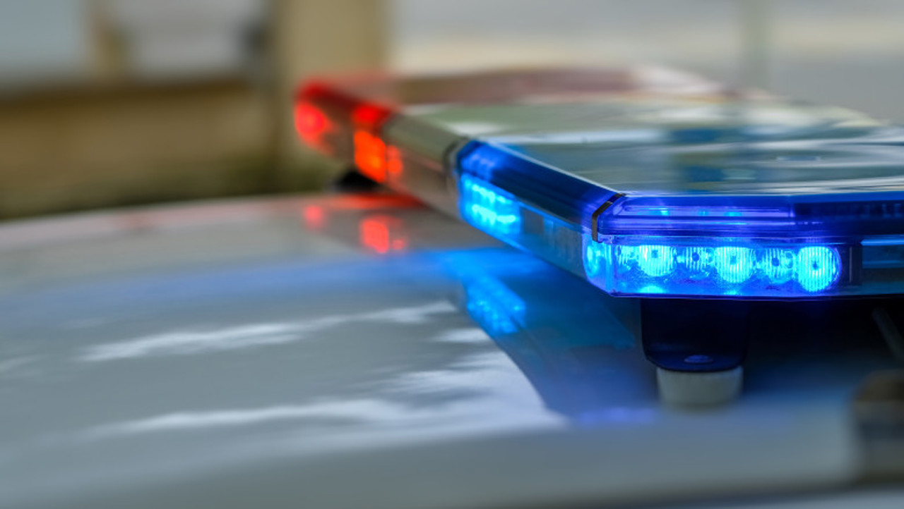 Sanie cu doi copii, lovită de o mașină a poliției, la Bravicea: O fetiță de șapte ani, rănită  