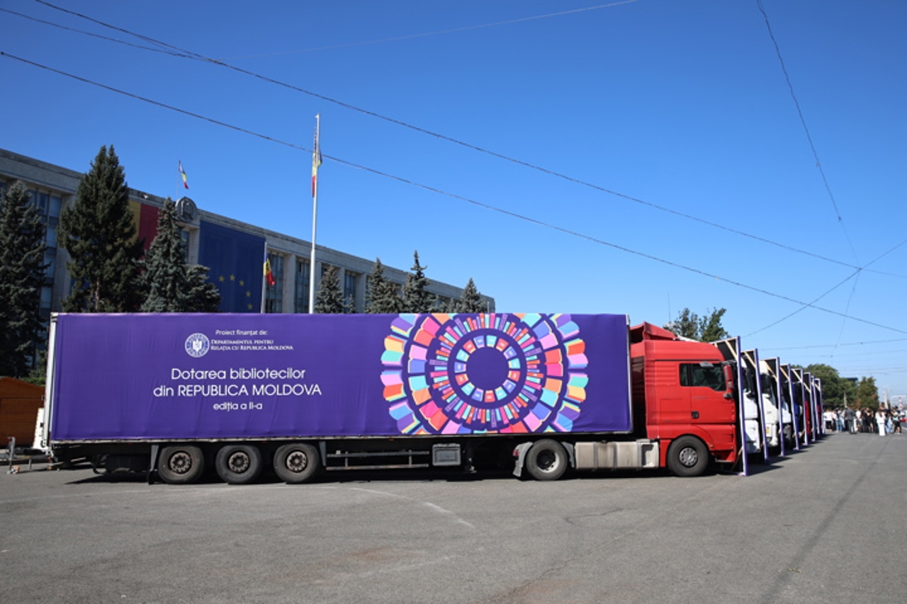 Romania sends 80,000 books to Moldova in major cultural donation