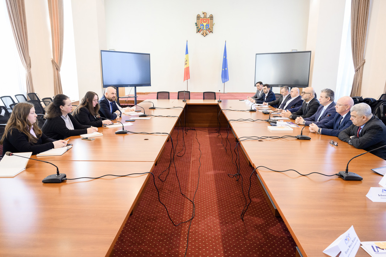 Mediul de afaceri din România, invitat să participe la proiectele de infrastructură din Republica Moldova