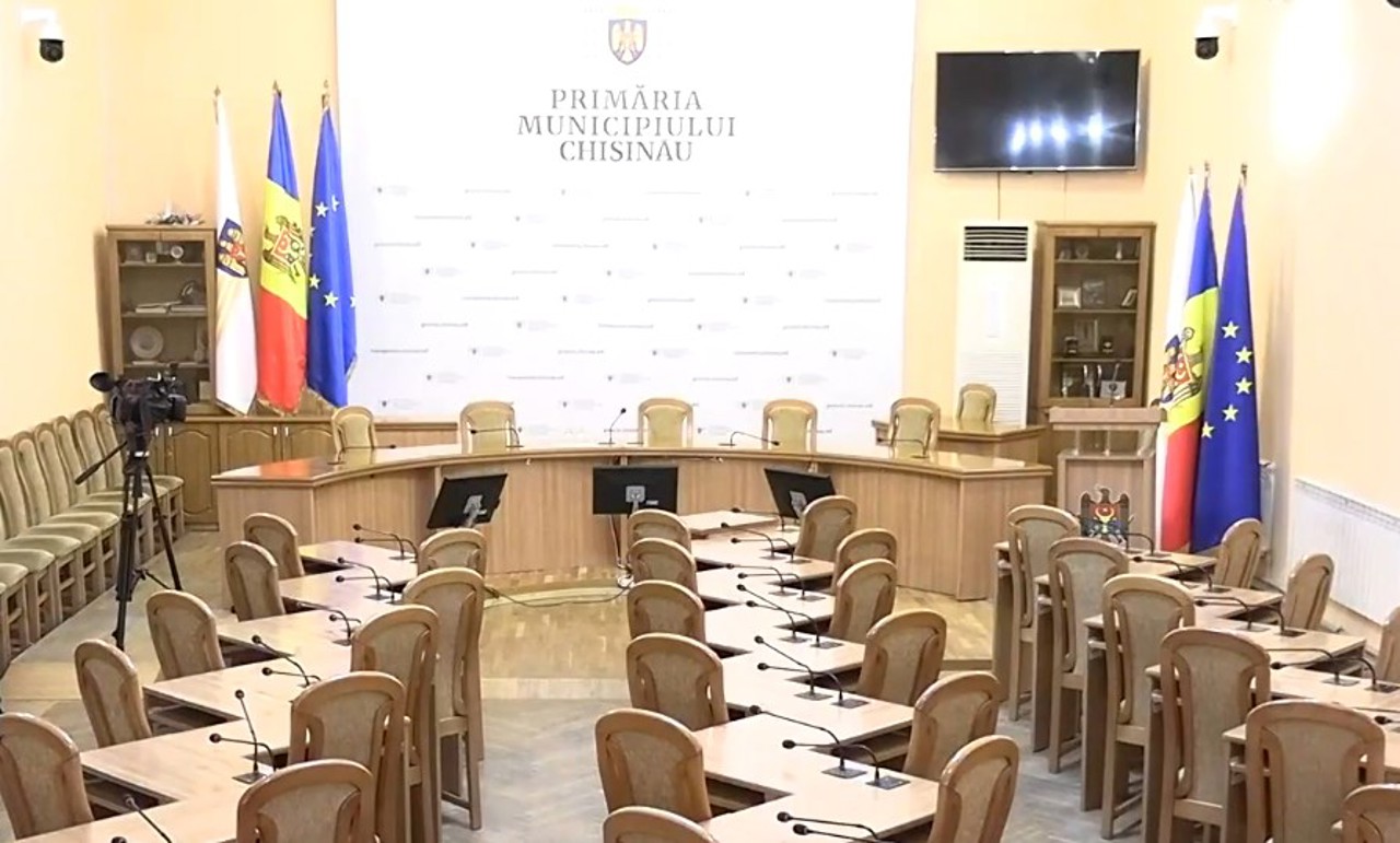 Bani pentru declarații: Consilierii municipali ridică mii de lei pe lună fără a lua nicio decizie pentru municipalitate