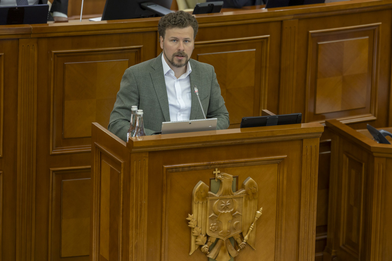 Reforma „Restart” în educație trece de prima lectură: Școlile vor fi administrate de agenții teritoriale subordonate MEC
