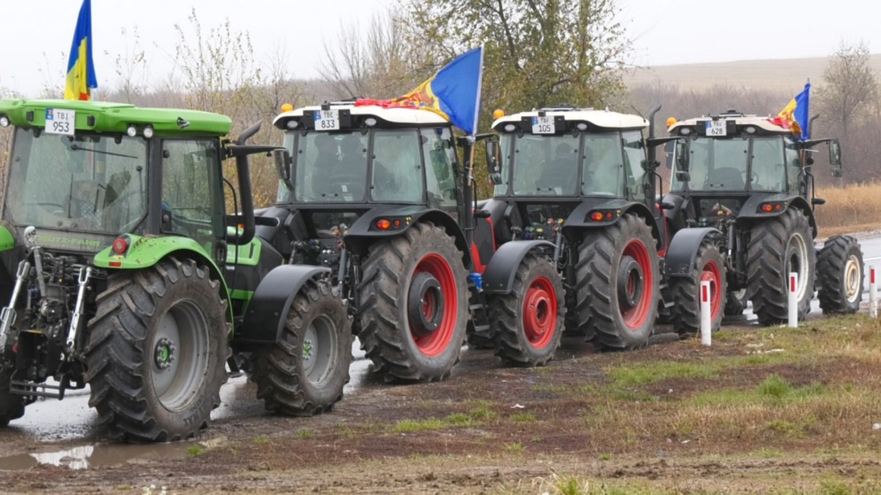 Фермеры выехали на тракторах на акцию протеста в Кишинэу.  Владимир Боля: Решения властей "не могут быть общими"