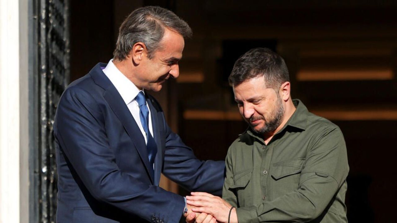 Grecia va instrui piloții ucraineni să zboare cu avioanele de luptă F-16. Despre ce au discutat Mitsotakis și Zelenski la Atena