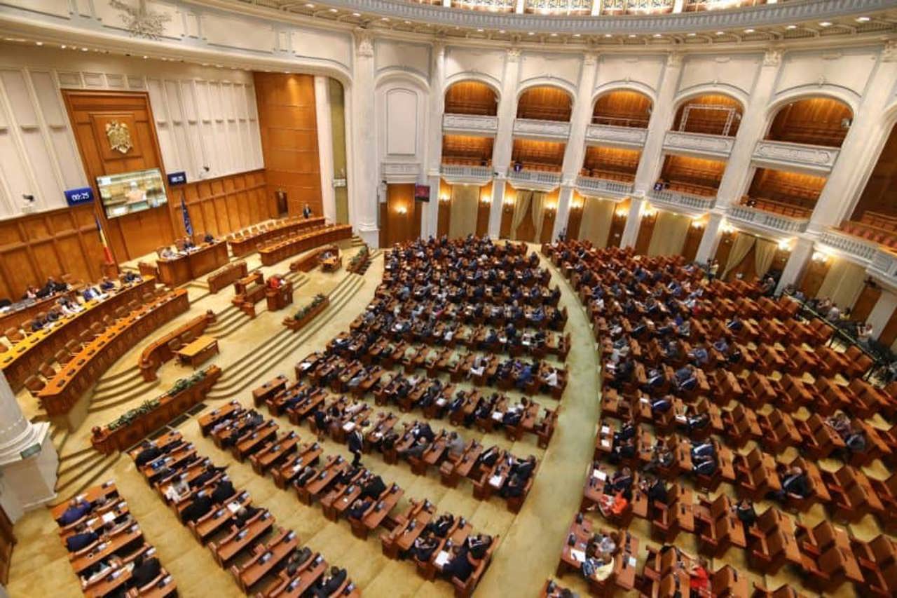 București: Propunerea privind unirea României cu Republica Moldova - adoptată tacit de Camera Deputaților