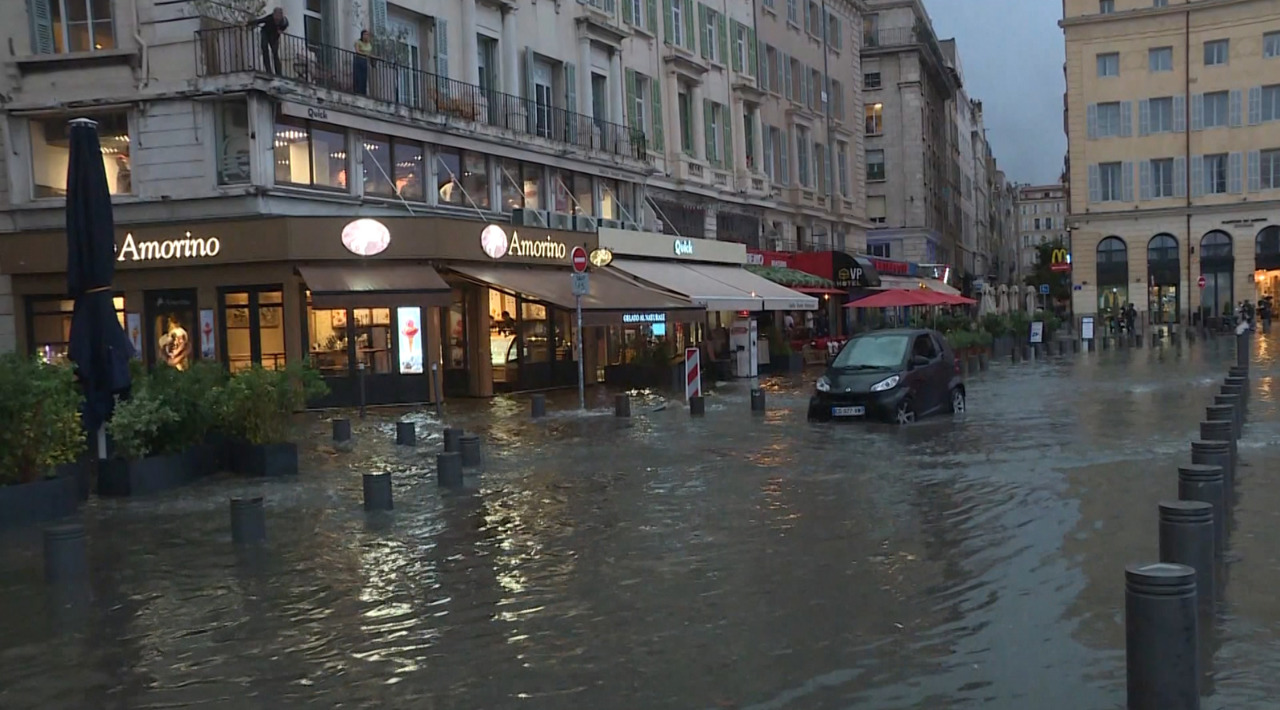 Furtuni devastatoare în sudul Europei: victime în Franța și Spania