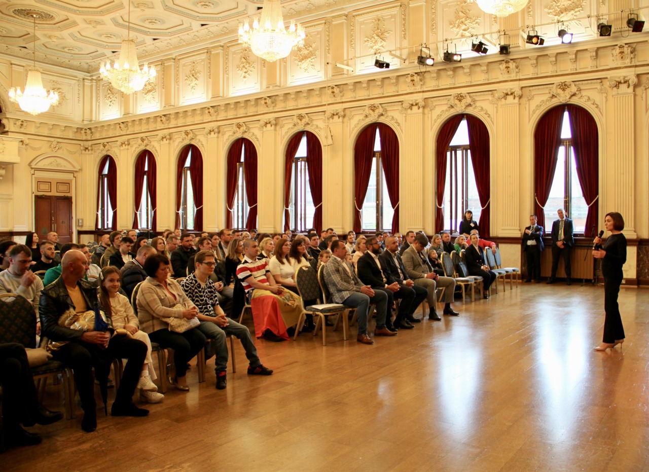 FOTO Maia Sandu, întrevedere la Londra cu diaspora moldovenească: „Am rămas impresionată de interesul lor pentru realitățile de acasă”