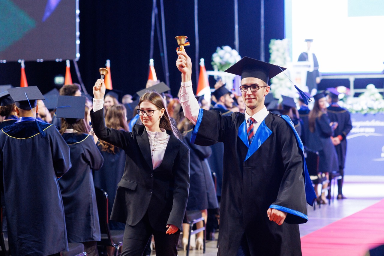 Peste 1 000 de absolvenți ai USMF au depus Jurământul lui Hippocrates