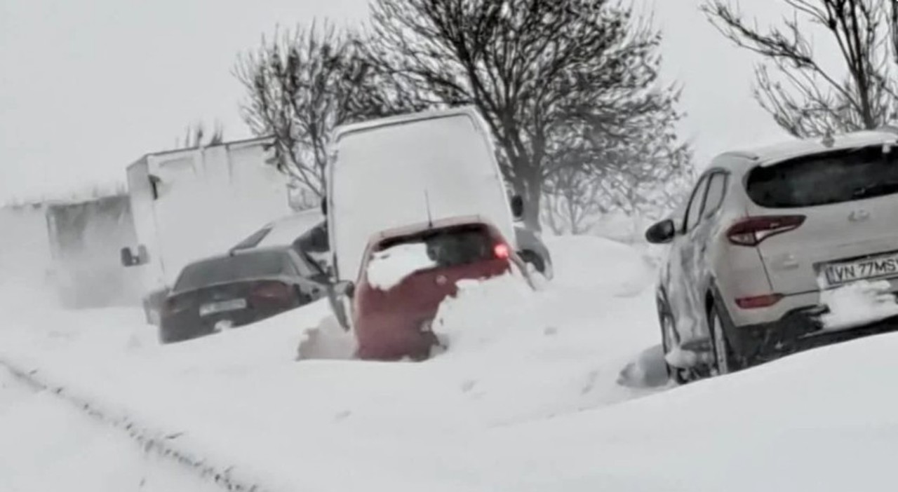 Румыния во власти стихии: тысячи домов остались без света, есть проблемы с водоснабжением