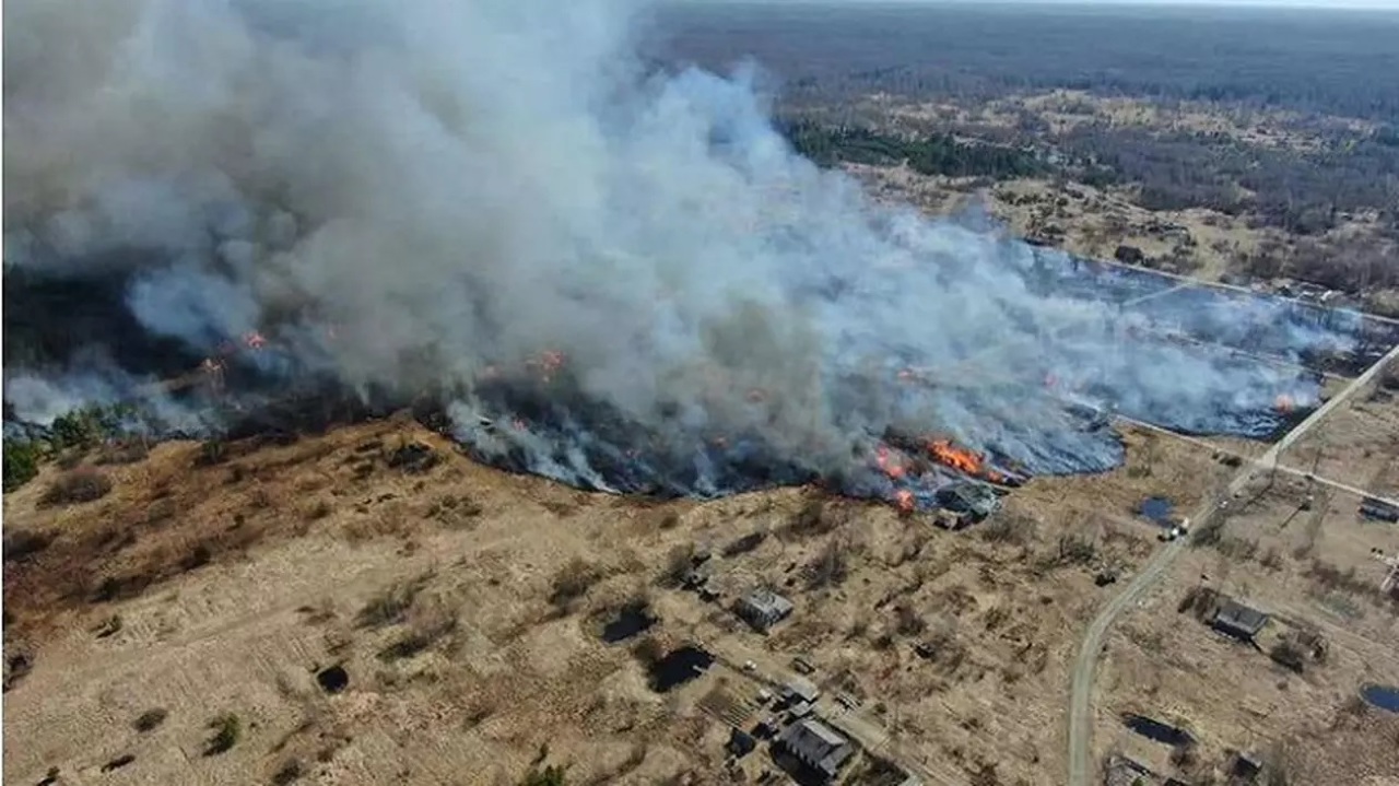 Un incendiu de proporții a devastat două sate din Rusia