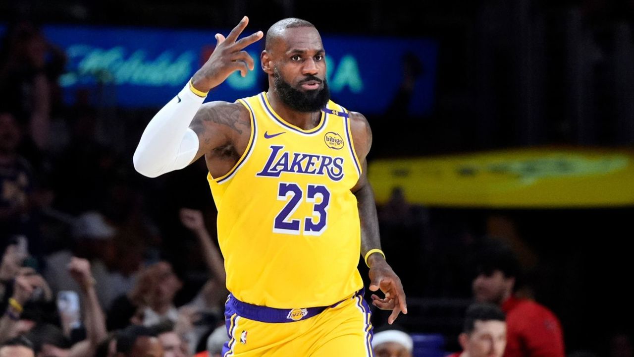 Superstarul LeBron James a stabilit un nou record în Liga Nord-Americană de baschet masculin 